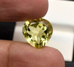 Quartz Citron Vert Naturel Or 15 mm, Taille Facettée Cœur, 10 carats, 1 pièce, Qualité Impeccable VVS, Pierre Précieuse Non Sertie Extraite de l'Occidentale Terre - Product Image 6