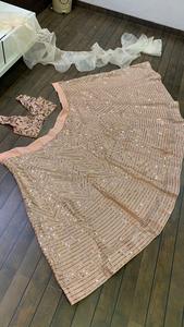 Lehenga choli ชุดปาร์ตี้ที่มีหลายสีที่กำหนดเองและเย็บปักด้วยมือ - Product Image 6