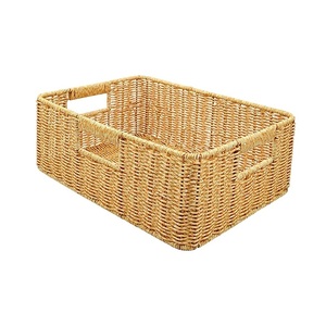 Cesta de almacenamiento para el hogar hecha de bambú. - Product Image 1