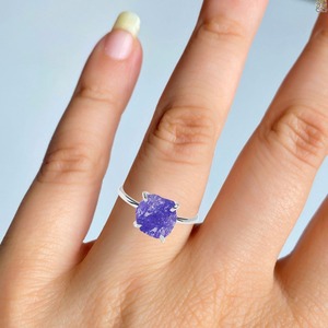 Thô Tanzanite Vòng Prong Set Sterling Bạc Trang Sức Độc Đáo December Birthstone Nhẫn Cho Phụ Nữ Thanh Lịch Tanzanite Tuyên Bố Nhẫn - Product Image 2