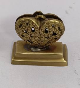 Elegant Golden Card Holder Enhance Table Decor with this Stylish Metal Accessory - Product Image 6