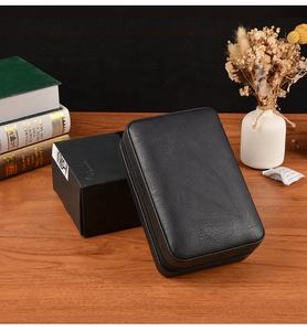Lujosa caja de cigarros de viaje portátil, caja hidratante de cigarros de cuero genuino, incluye cortador de cigarros, humidificador para hombres - Product Image 4