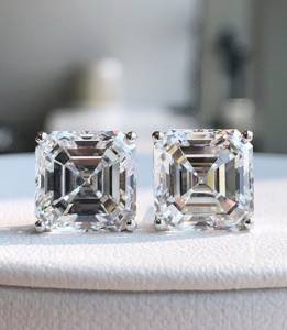 Brillante 10 MM Asscher Cut Moissanite Diamond Square Stud Pendientes en oro blanco Minimal Modern Look Push Back Pendientes para ella - Product Image 1