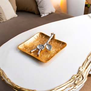 Porte-serviettes vintage en laiton avec motif floral en relief, luxe, carré, en métal avec cristaux, pour la décoration de table de mariage, pour les restaurants - Product Image 3