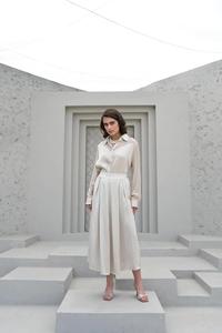 Ensemble coordonné d'été ADA pour adulte, longueur au sol, élégant, motif uni, décoration boutonnée, noir, viscose satinée, soie, taille naturelle, ample - Product Image 3