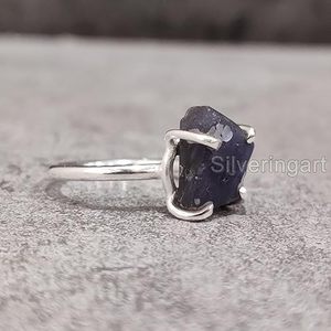 แหวนเงินแท้ 925 ประดับพลอยแทนซาไนต์ธรรมชาติ สำหรับผู้หญิง ดีไซน์แบบหนามเตย  หินประจำเดือนธันวาคม งานแฮนด์เมด เหมาะสำหรับเป็นของขวัญคริสต์มาส - Product Image 1