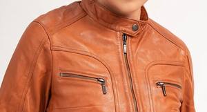 Chaqueta de Cuero Femenina de Alta Calidad, Ecológica, de Invierno, con Capas de Cuero Luxel, Botones y Cierre de Cremallera - Product Image 2