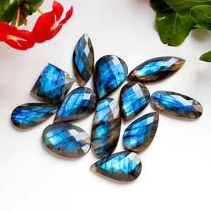 ลาบราโดไรต์สีน้ำเงินไฟธรรมชาติจากราชสถาน หินเจียระไนทรงเหลี่ยม สำหรับทำเครื่องประดับคริสตัลบำบัด ทำด้วยมือ - Product Image 1