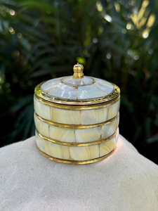 Caja de Regalo para Joyería Hecha a Mano, Ecológica, con Incrustaciones de Madreperla y Base de Madera |   Caja Decorativa de Lujo para Anillos y Pendientes - Product Image 6