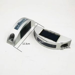 Dissuasori Stradali Solari a LED a Mezzaluna in Alluminio, Visibilità 800m, Impermeabilità IP68, Alta Visibilità per Uso Autostradale - Product Image 5