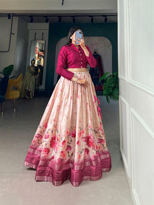 El encanto moderno de los estampados florales de La Dola Silk lehenga choli - Product Image 5