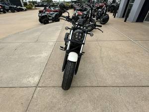 Achetez notre nouvelle moto cruiser Honda Rebel 500 ABS 471cc, 4 temps, 4 soupapes, DOHC, 2 cylindres, refroidissement liquide, modèles 2025-2026, prête à rouler. - Product Image 2