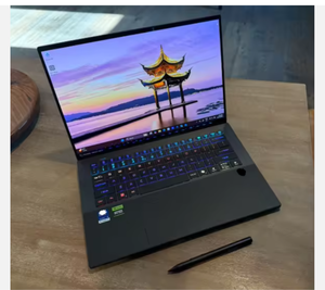 Ordinateur portable de jeu et de création Predator Triton 14 avec clavier anglais, alimenté par l'IA - Product Image 2