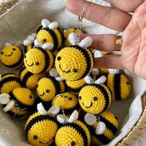 Petit pour abeille porte-clés au Crochet fait à la main dessin animé créatif à tête grasse pour pendentif abeille accessoires en peluche pour clés fabriqués au Viet Nam - Product Image 5