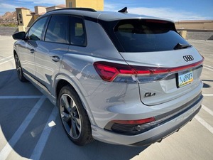 Diseñado para el lujo: Audi Q4 e-tron quattro Prestige 55 2024. El lujo se une al rendimiento eléctrico. - Product Image 3
