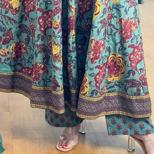Nueva ropa de fiesta informal diseñador uso diario suave algodón puro bordado a mano trabajo estampado floral Anarkali vestido y pantalón con Dupatta - Product Image 2