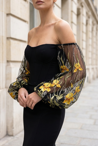 Tissu en tulle léger brodé d'iris noirs et jaunes, dentelle florale botanique avec accents argentés pour robes de mariée - Product Image 5