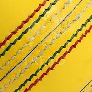 Balle de cricket sur mesure en gros nouveau design matériau souple léger pour les amateurs de sport - Product Image 6