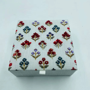 Caja de Joyería de Algodón Hecha a Mano con Diseño de Cuentas, Bordada a Mano, Color Personalizado, Logotipo Promocional, Colores Variados - Product Image 1