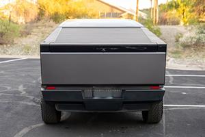 Tesla Cybertruck Foundation Series 2024, 600 hp, Motor Dual, Tracción en las Cuatro Ruedas, Capacidad de Conducción Autónoma Completa, Acabado Exterior Satinado - Product Image 2