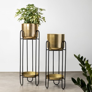 Las macetas de metal altas elevan su espacio con diseños de moda Macetas colgantes para balcón Sala de estar - Product Image 1