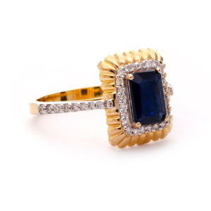 Anillo de Zafiro Azul con Corte Esmeralda y Halo en Oro para Mujer - Joyería Fina para Regalo - Product Image 3