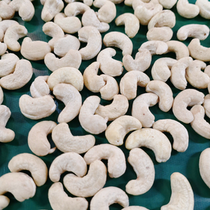 W320เม็ดมะม่วงหิมพานต์ปรับขนาดได้ตามต้องการเม็ดมะม่วงหิมพานต์ W320จากเวียดนาม Kaju badam santigo - Product Image 1