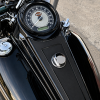 Couverture de console de tableau de bord en ABS noir brillant avec bande en caoutchouc pour Harley Softail Fat Boy Deluxe 2011 à 2017