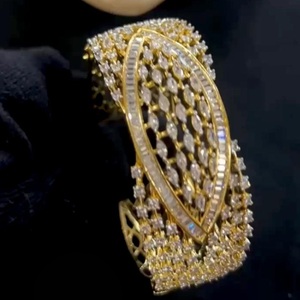 Bracelet ouvrable de haute qualité en or avec finition CZ Zircon, pour les fonctions traditionnelles modernes, à porter pour les femmes - Product Image 1