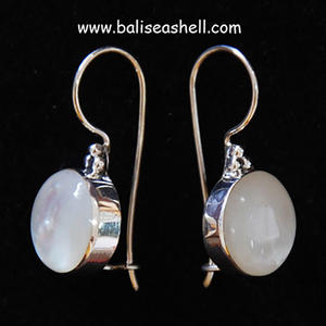 SEASHELL JEWELRY Boucles d'oreilles en argent rond blanc Motif Shell Design - Product Image 3