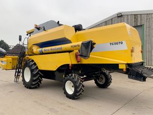 เครื่องเก็บเกี่ยวข้าวโพด HOLLAND TC5070 มือสอง สภาพดี สำหรับข้าว ข้าวสาลี มันฝรั่ง เครื่องจักรกลการเกษตร ขาย - Product Image 3