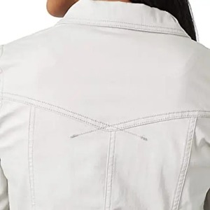 Veste en jean décontractée à manches longues pour femmes respirante chaude élégante pour l'automne hiver été avec bouton décoration OEM prix bon marché - Product Image 5