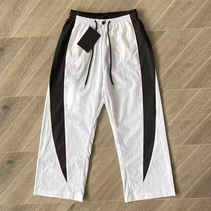 Conjunto de chándal cortavientos de alta calidad, conjunto cortavientos informal cómodo de verano con logotipo personalizado, conjunto de chándal cortavientos de nailon para hombre - Product Image 3