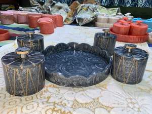100% ensemble de quatre pots de qualité supérieure et plateau décoratif en résine couleur noir - Product Image 4