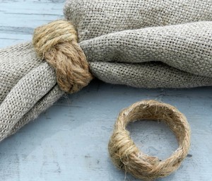 Ronds de serviette rustiques en jute personnalisés - Product Image 1