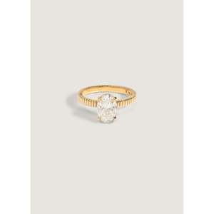 Anillo Ovalado con Diamante de Laboratorio Elise - Product Image 1