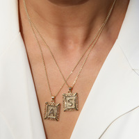Plaqué or 18 carats Fleur Bord Lettres Initiales Pendentif Collier Carré Lien Anniversaires Bijoux pour Femmes Femmes