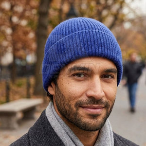 Gorros casuales modernos de material cálido diseñados para la moda urbana, uso invernal y comodidad diaria. - Product Image 2