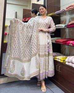 Nouvelle collection : Kurti en coton artisanal pour femme, séchage rapide, avec dupatta – Tenue moderne pour fêtes, mariages et toutes saisons - Product Image 1