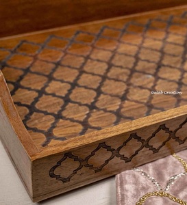Plateau de service rectangulaire multifonctionnel moderne en bois massif brun avec motif laser - Product Image 6