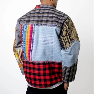 Chaqueta Acolchada Unisex de Invierno con Capucha, Transpirable, de Lona, con Logotipo Frontal, Diseño de Parches Acolchados y Forro Estampado - Product Image 2