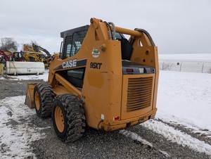 Minicargadora sobre orugas Case 95XT de 2002: Potencia compacta y confiable para sitios de trabajo versátiles - Product Image 4