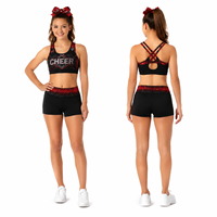 Ensemble de soutien-gorge de cheerleading personnalisé noir et rouge dégradé avec strass, multi-bretelles, dos en X, découpe goutte d'eau, pour entraînement
