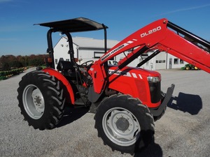 Tractor Massey Ferguson 2615 Usado de 49HP con Tracción en las Cuatro Ruedas en Venta, con Motor Potente y Rendimiento Confiable para Agricultura - Product Image 4