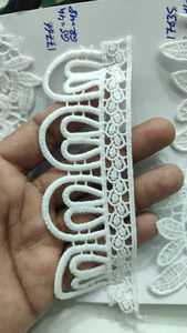 Fabriqué sur mesure en dentelle brodée de couleur blanche florale et feuille en largeur de 3 pouces pour les vêtements et à des fins de revente. - Product Image 5