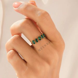 Anillo de 5 piedras hecho a mano con forma de marquesa, esmeralda de laboratorio, anillo de oro amarillo sólido de 10K, anillo de Esmeralda delicado de proveedor indio - Product Image 1