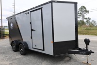 Remorques de haute qualité à prix avantageux / Remorque fermée Rock Solid 7x16TA à hauteur supplémentaire pour le transport de marchandises / Remorques fermées