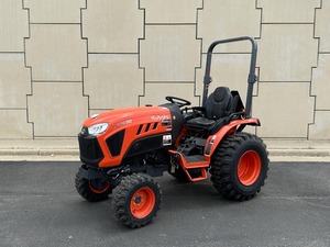 Used Kubota LX2620 Compact Tractor 4 Wheel Farm Utility Tractor Orange Agricultural <b>Machine</b> - Product Image 1