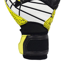 Guantes profesionales de portero de fútbol para adultos y jóvenes, diseño personalizable, escena informal, precio de fábrica al por mayor - Product Image 4