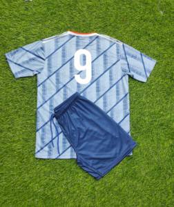 Uniforme de fútbol sublimado personalizado para jóvenes adultos, kit de ropa deportiva unisex, tela de ajuste seco transpirable, manga completa o media manga - Product Image 3